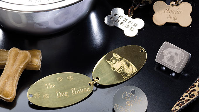 Engraving of photographs on plaques, medallions and accessories