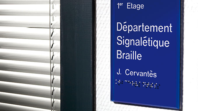 Door plate in Braille