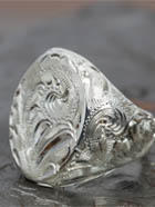 Mechanical engraving of a silver ring