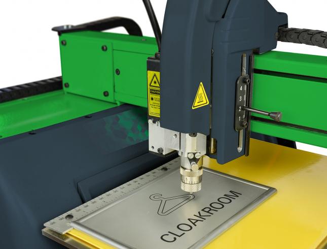 Engraving of signage plaques with the M40 machine