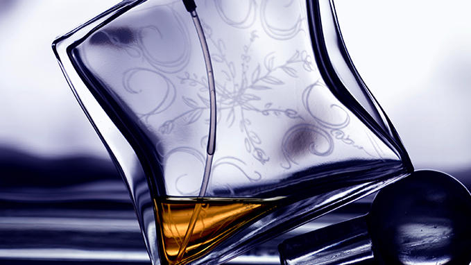 Engraving on glass for decorating perfume or cosmetics bottles