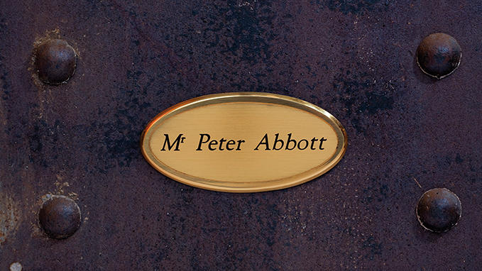 Directional and functional signage: Door plate 