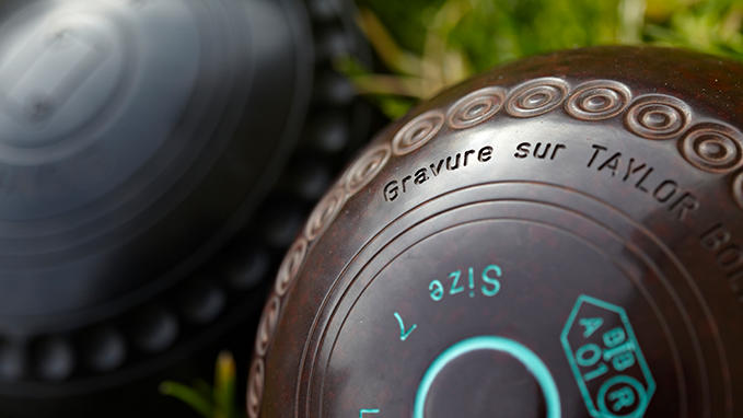 Personalization of pétanque bowling balls