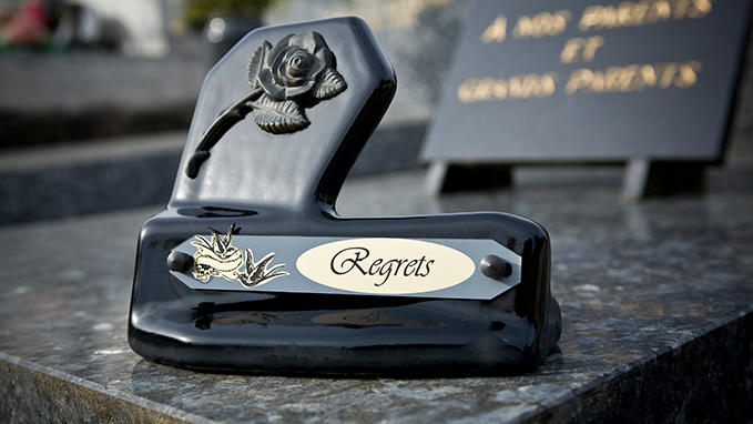 Engraving of inters for funeral plaques