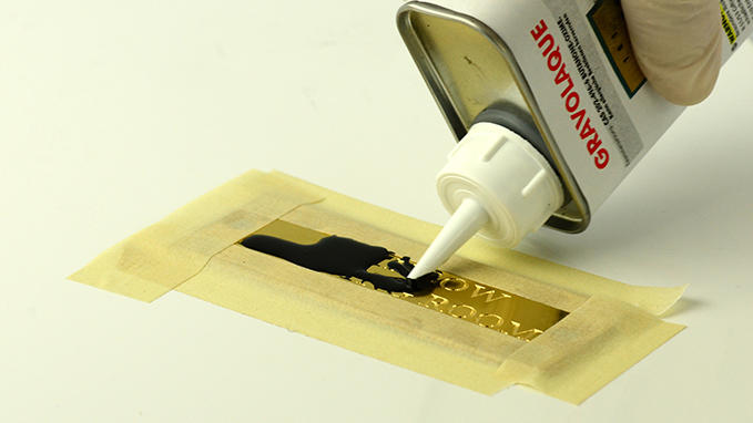 Colouring a brass door plate with Gravolaque