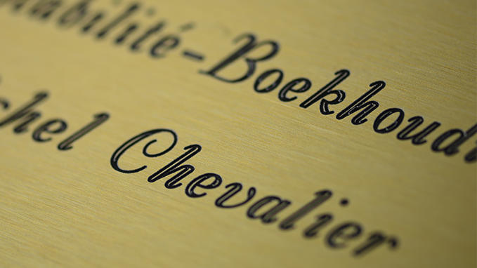 Business plaque in Gravostral™