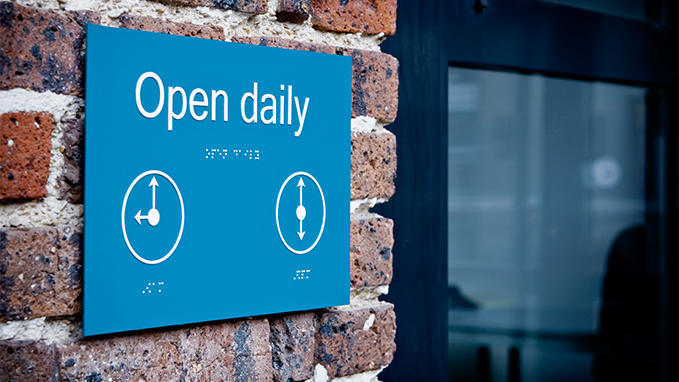 Opening times in Gravotac™ Exterior in an establishment open to the public