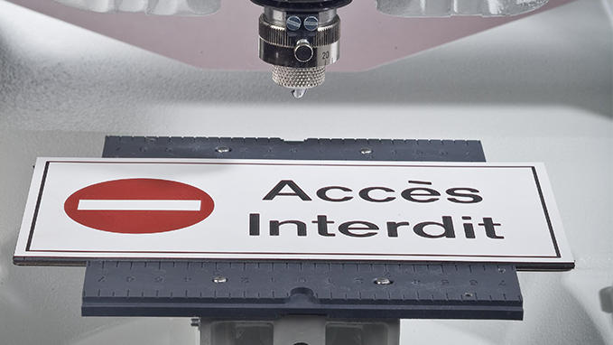 Tri-colour pictogram in Gravoply™3C