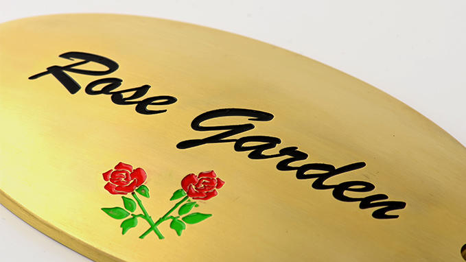 Door plates in varnished brass and coloured with Gravolaque