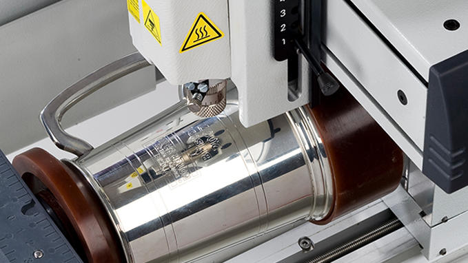 Engraving of cylindrical objects with the M40Gift machine