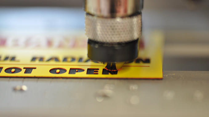 Engraving of plates in Gravoply 3C with the IS200 machine