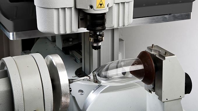 Engraving on glass with the IS400 Volume machine