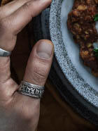 Mechanical engraving of a ring