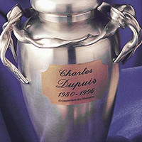 Étiquette d'urne gravée et ornementée